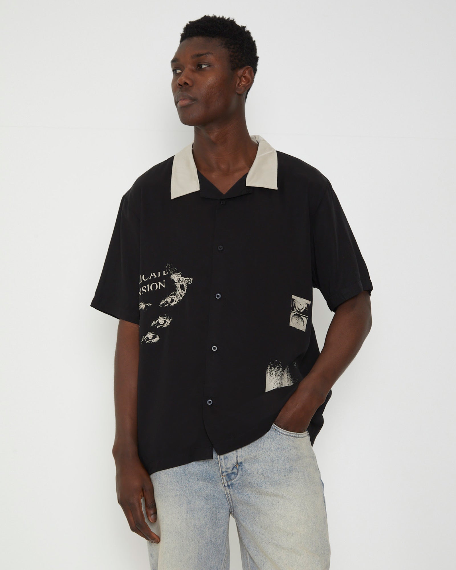 Delicate Boarder Short Sleeve Shirt in Black BLACK