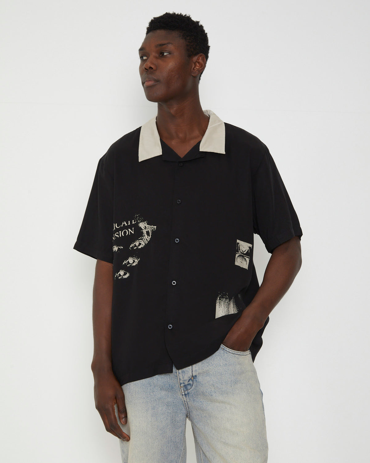 Delicate Boarder Short Sleeve Shirt in Black BLACK