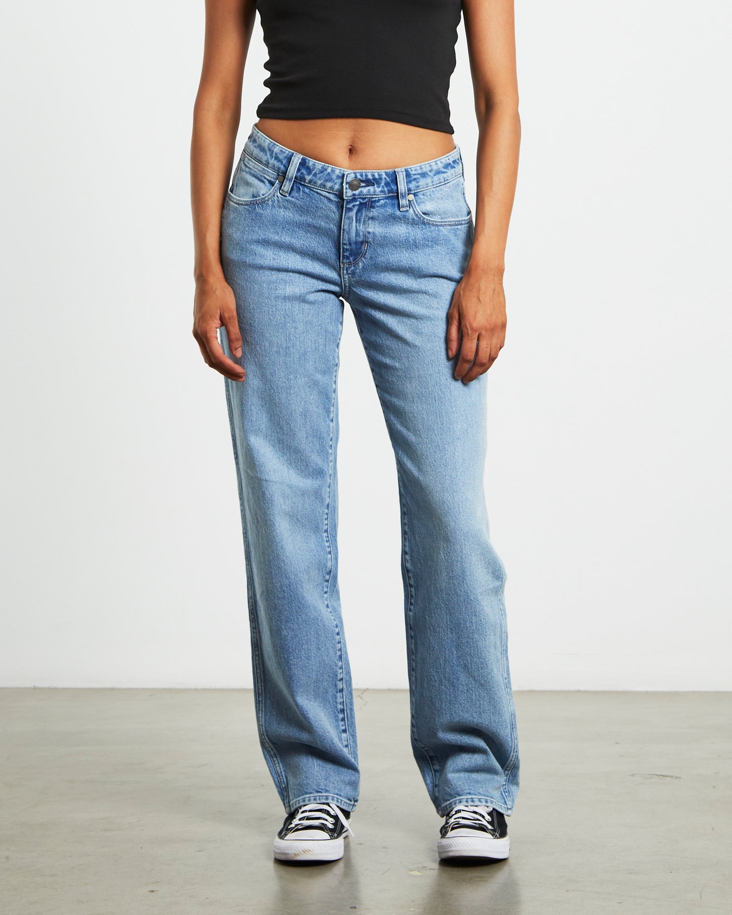 Low Rise Claudia Straight Denim Jeans in Cloudy Blue