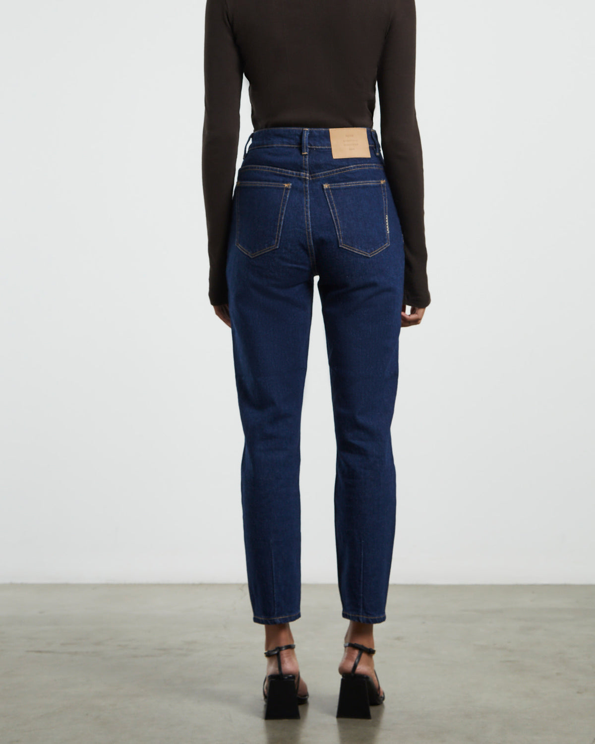 Lola Mom Jeans Vibe Blue DARK BLUE