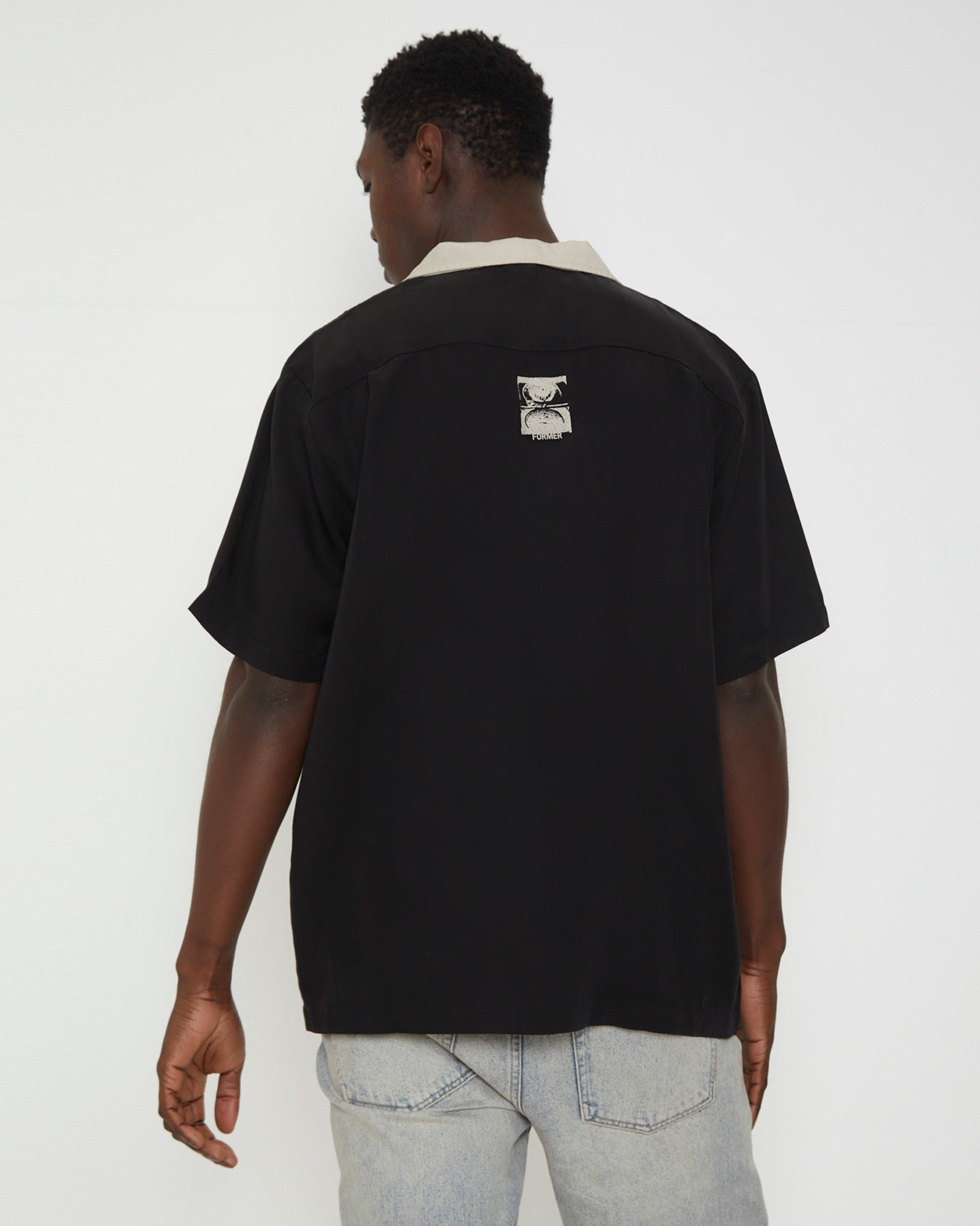 Delicate Boarder Short Sleeve Shirt in Black BLACK