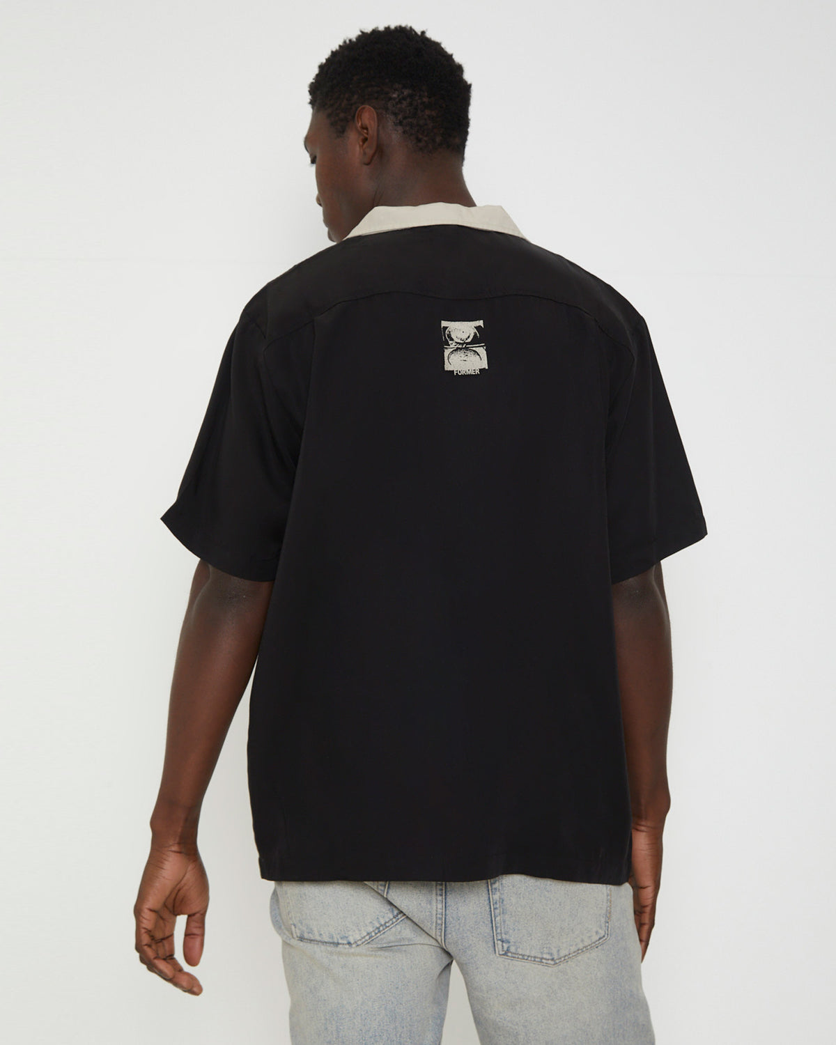 Delicate Boarder Short Sleeve Shirt in Black BLACK