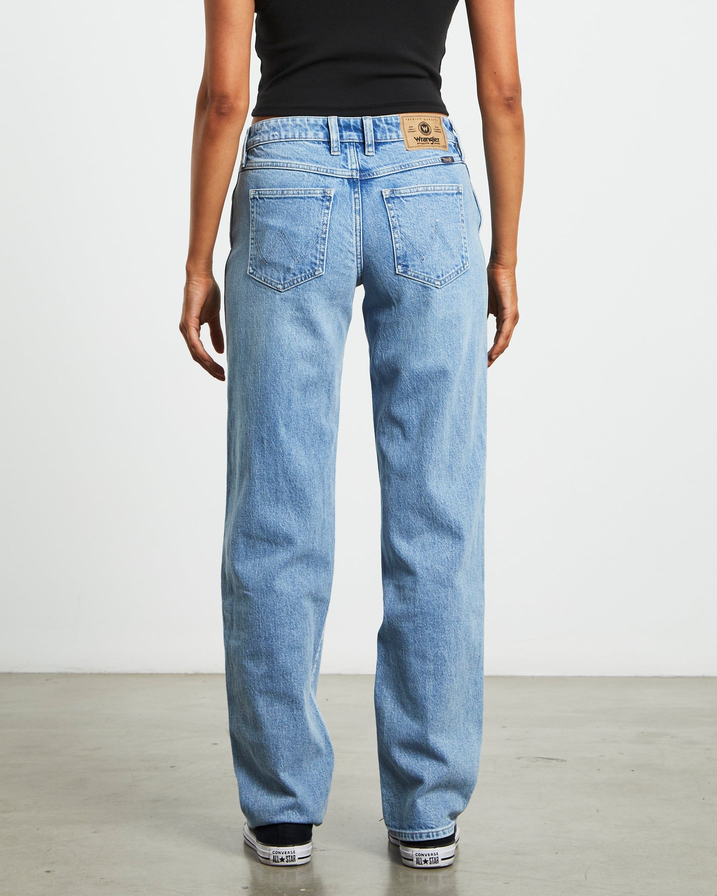 Low Rise Claudia Straight Denim Jeans in Cloudy Blue