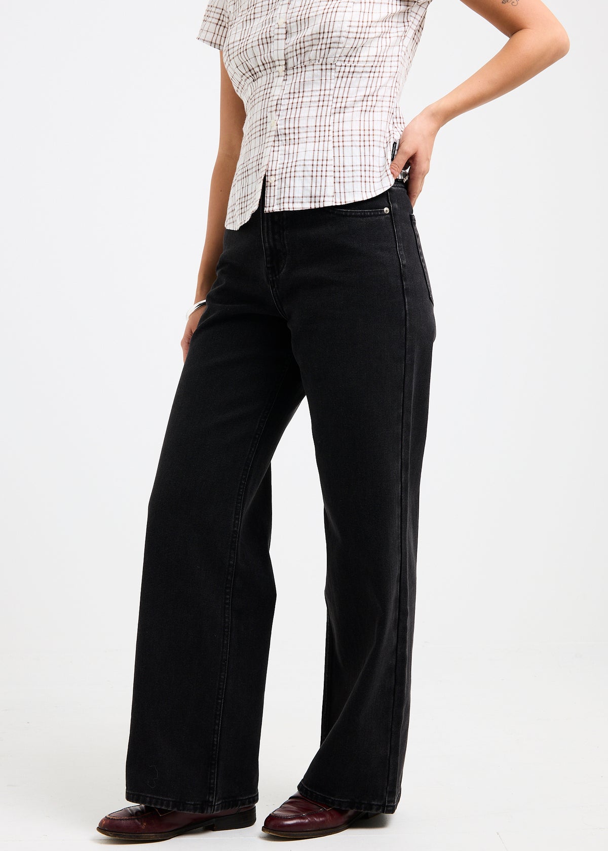 Misty High & Wide Denim Jeans FLAT OUT BLACK