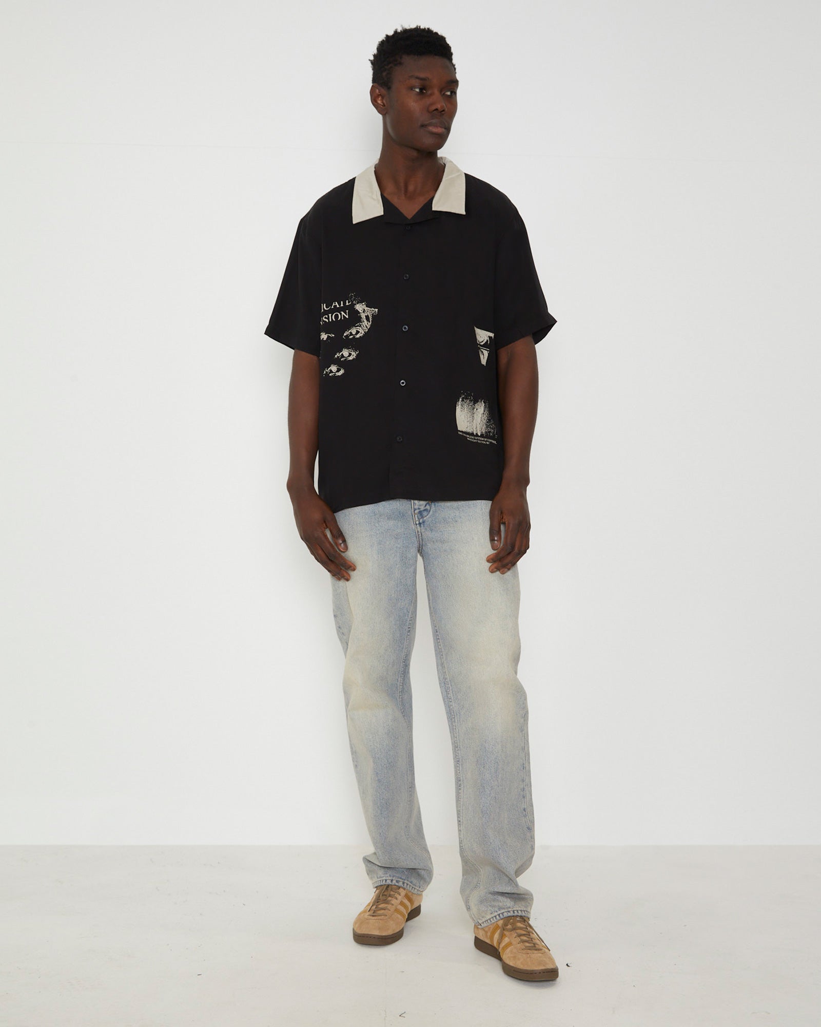Delicate Boarder Short Sleeve Shirt in Black BLACK