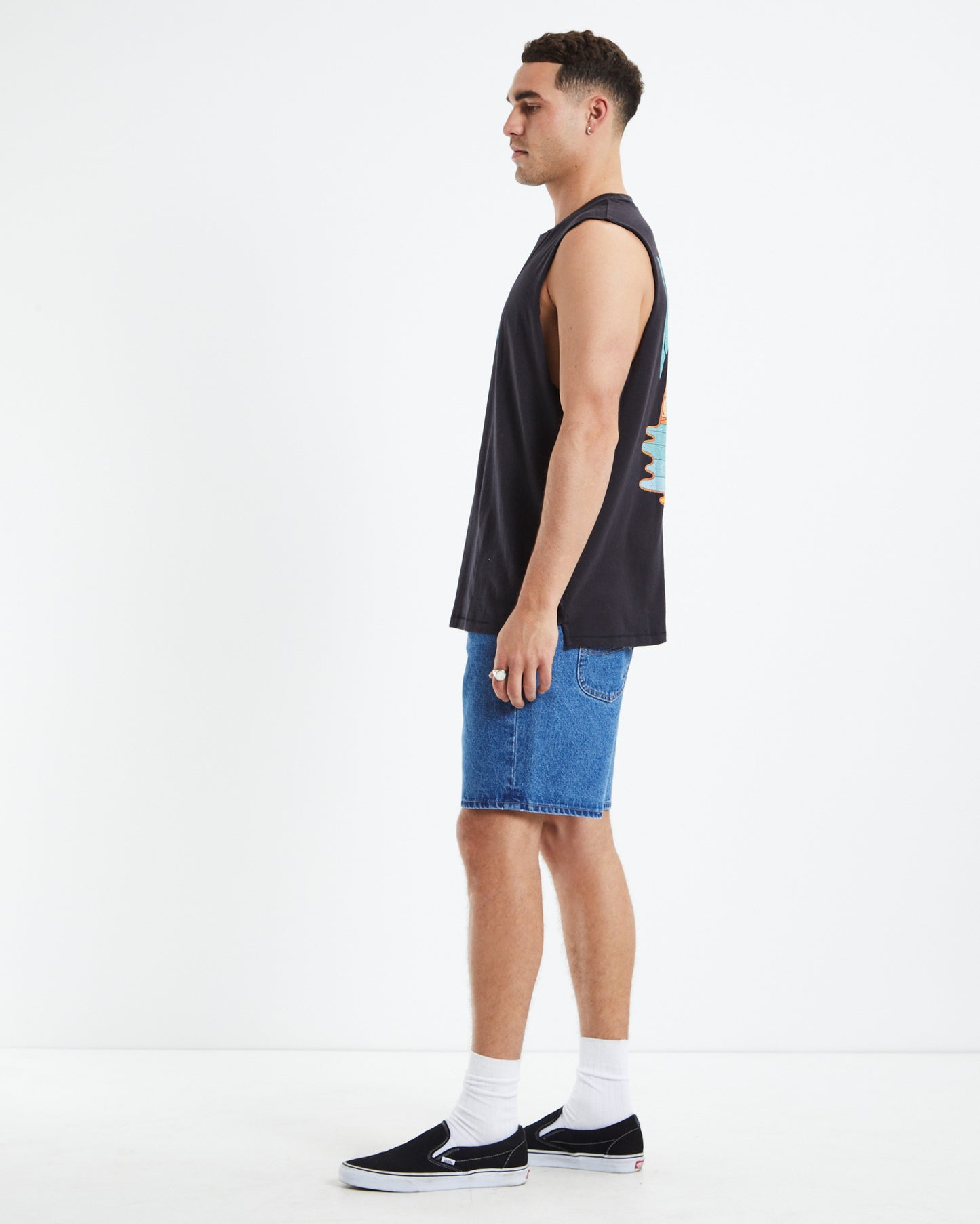Melting Sun Muscle Tee Worn Black