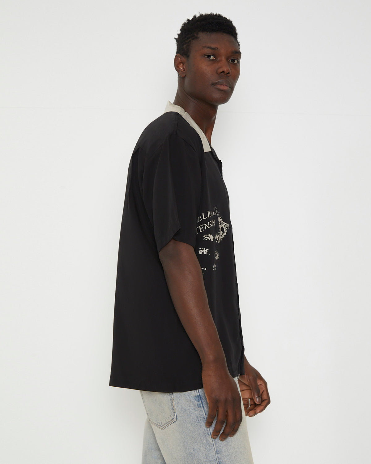 Delicate Boarder Short Sleeve Shirt in Black BLACK