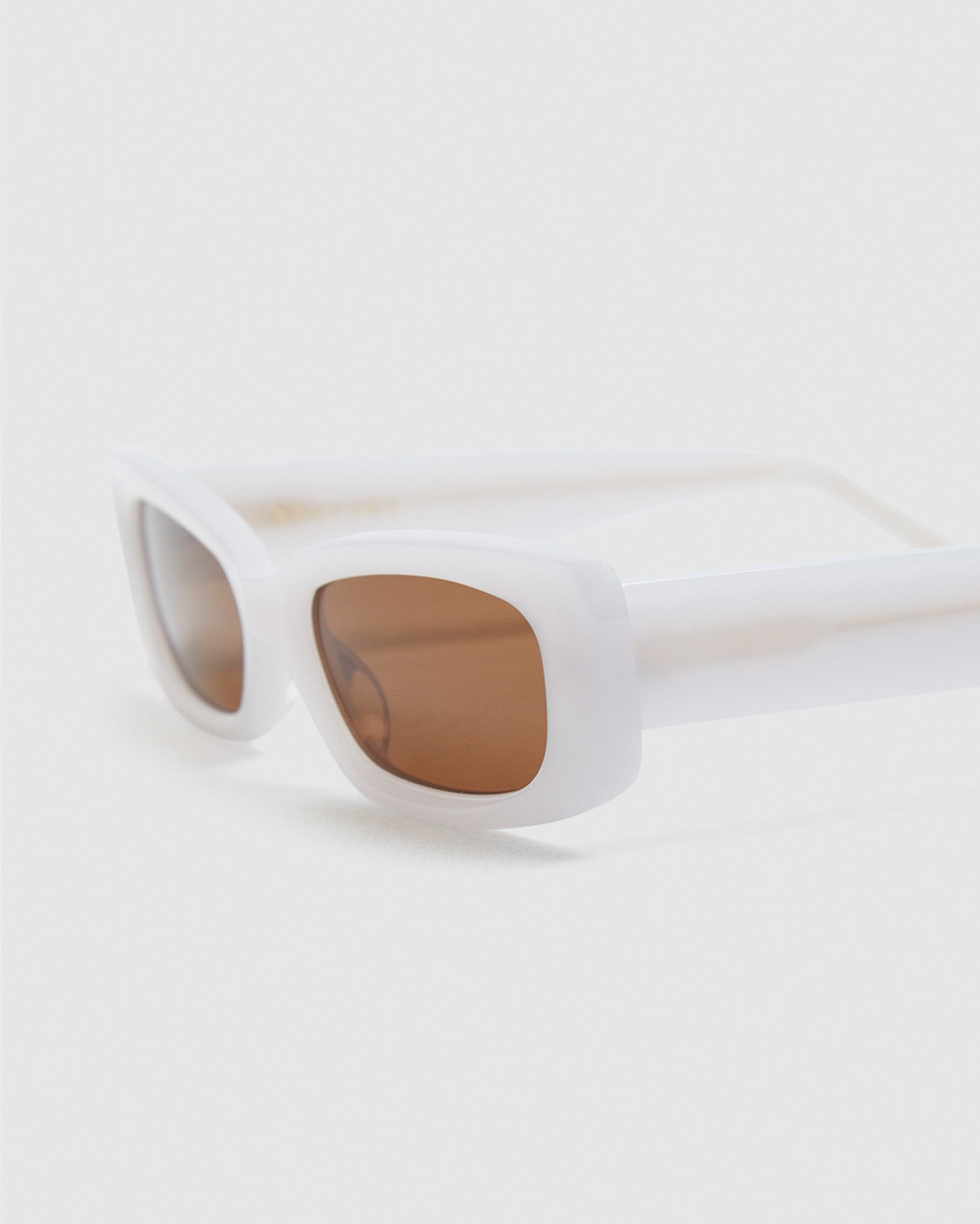 Norm Sunglasses Milky ASSORTED