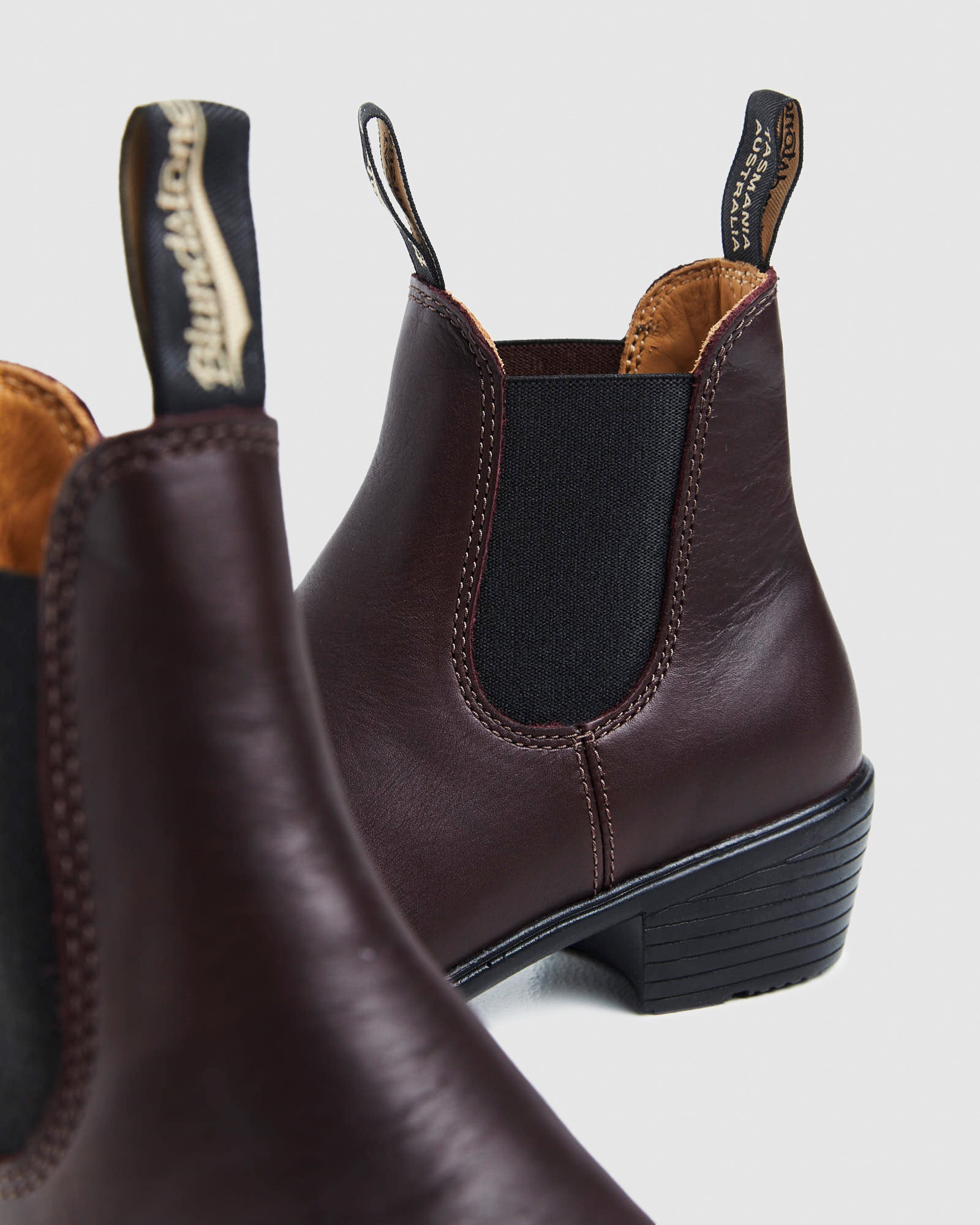 2060 Womens Heeled Boots Shiraz Red RED
