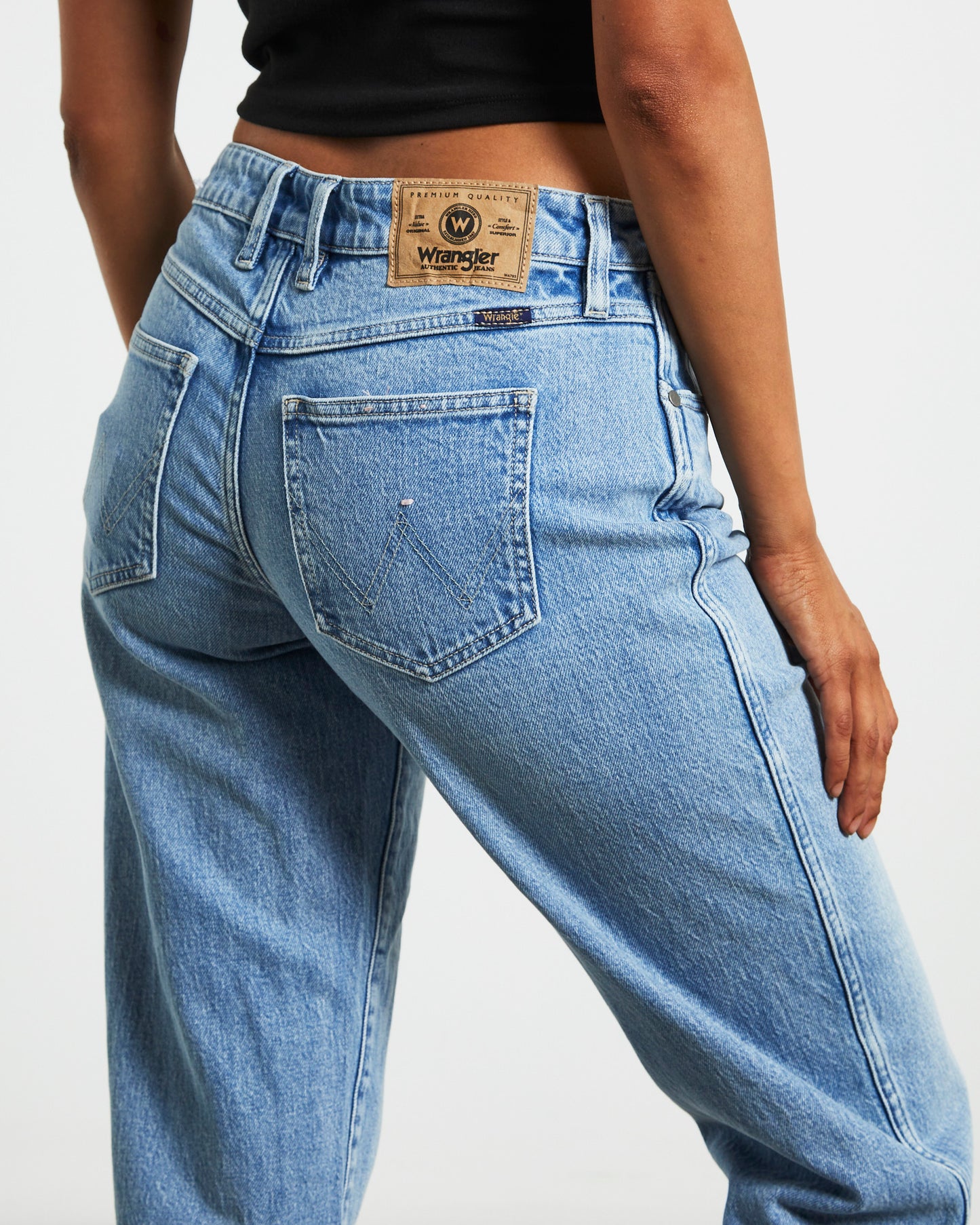Low Rise Claudia Straight Denim Jeans in Cloudy Blue